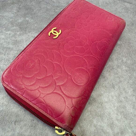 Chanel Camelia Embossed Pink Leather Zippy Wallet - Picture 7 of 15